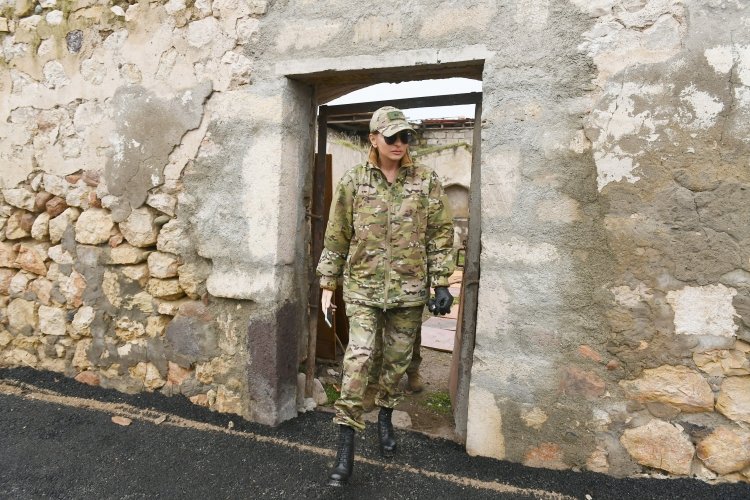 President Ilham Aliyev and First Lady Mehriban Aliyeva visited Zangilan district

bit.ly/3mMyWCS

#President
#FirstvicepresidentofAzerbaijan
#IlhamAliyev
#MehribanAliyeva
#Azerbaijan