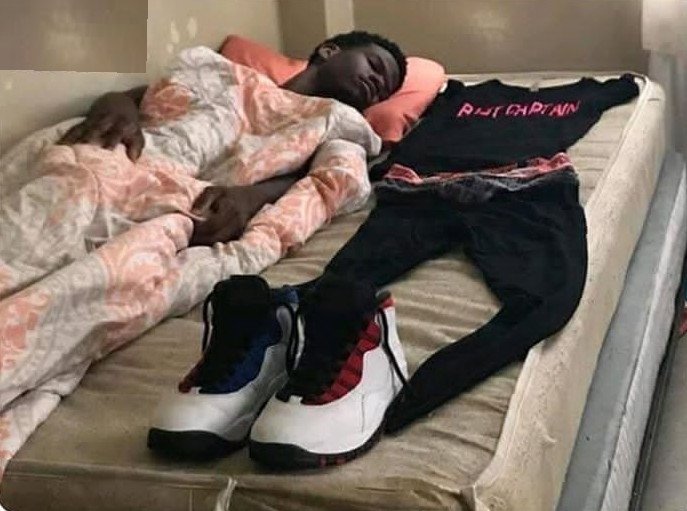 How my generation slept on 24 December🎄. Rt if you can relate