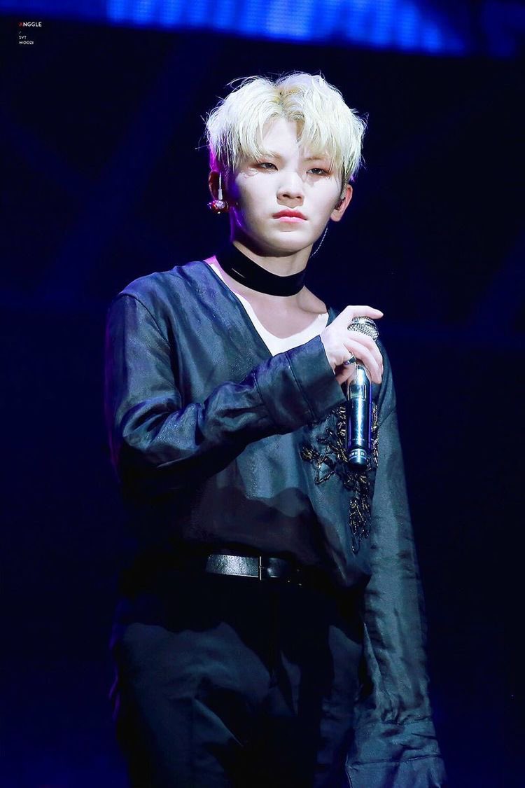 “i present to you the new iphone 12 pro ma-“ joke hehe