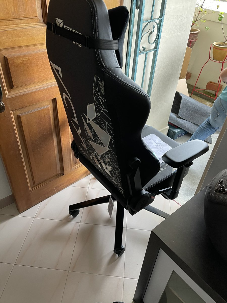 garricktiong's tweet photo. #Secretlab https://t.co/x1fjJMNEeW
