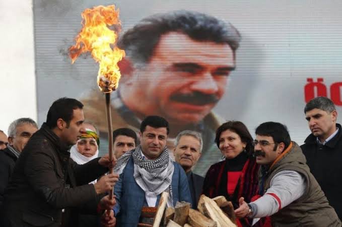 MUSTAFAAIRMAN8's tweet photo. #GönülİsterdiKi ismail kucukkaya sende de Demirtaş a terörist diyebilme cesareti olsun  şekilde hdpkk li terörist lerin infaz ettiği kürt vatandaşlarımız biri hükümet yanlısı muhtar diğeri hükümet yanlısı yardımsever  karar sizin ey muhalif zihniyet https://t.co/cFZdmAQSEJ