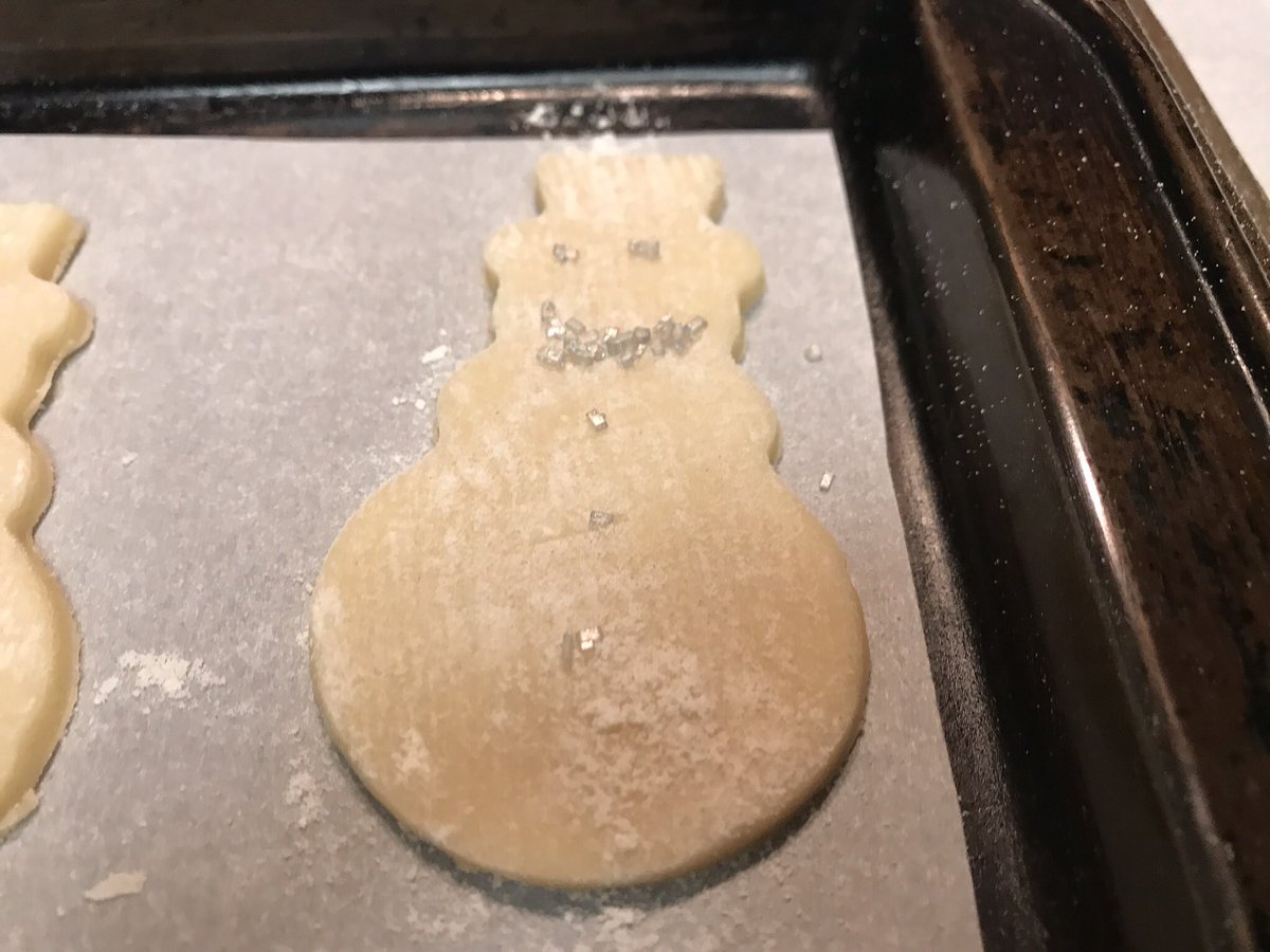 chrisbanaszek's tweet photo. Next were the cutout cookies. They're a simple butter crisp cookie used for cutouts and decorations. Decorating cookies is NOT my strong suit by any means! Can y'all tell which mitten I did? And check out my snowperson! 😅⛄️ #Cookies #Cutouts #ButterCrisps https://t.co/znTsDQd3b4