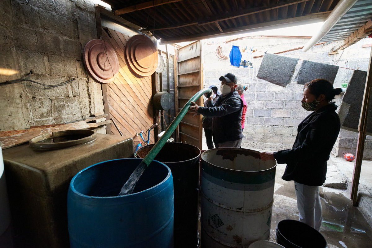 MGChalco's tweet photo. A través de #ODAPASChalco continuamos con el programa emergente de abasto gratuito de agua potable beneficiando a familias de las colonias: #ElRecodo, #LaMichoacana, #AmpliaciónSanJoséAxalco, #ElPedregaly #SanJosé, en los poblados de #SanPablo y #Tlapala. 

#AccionesContundentes https://t.co/zCcmzcRGDQ