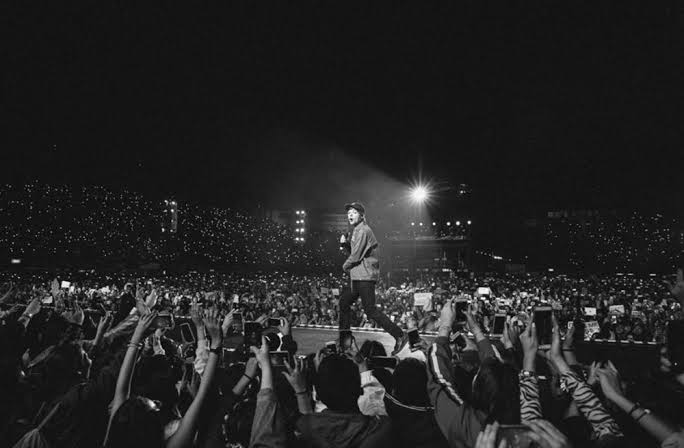 toomuchabit's tweet photo. las luces siempre fueron para vos 
#HappyBirthdayLouisTomlinson @Louis_Tomlinson https://t.co/zdSdurUQmW