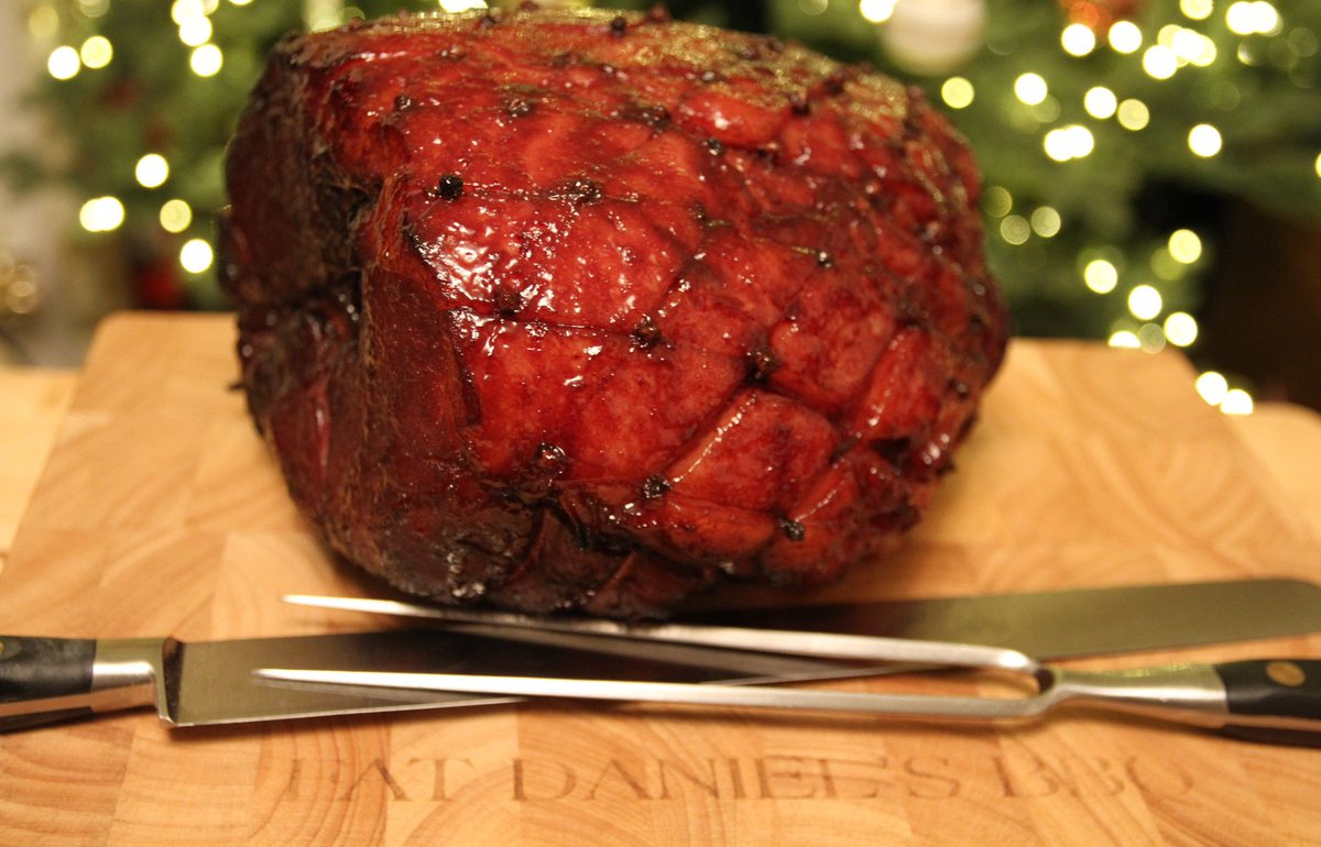 Check out our website for the recipe for this DELICIOUS black cherry and bourbon glazed Christmas ham!

fatdaniels.co.uk/recipes/meat/c…