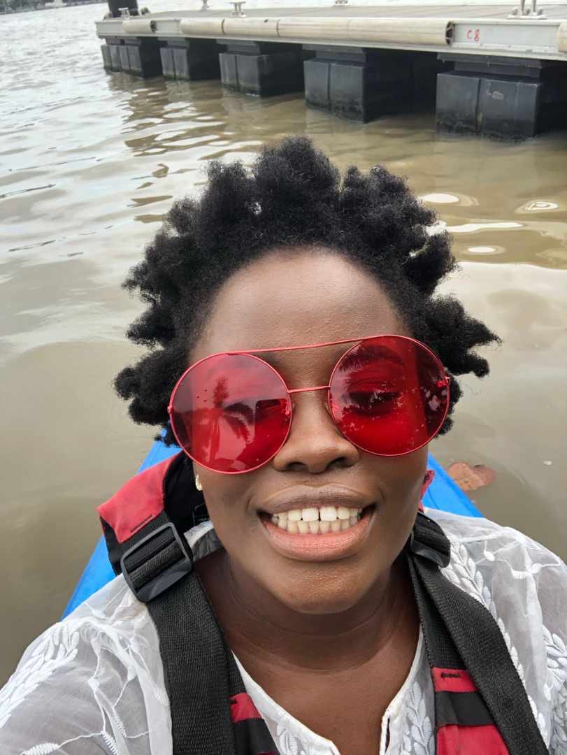 That time Your Favorite Rich Aunty took a selfie while kayaking 😁