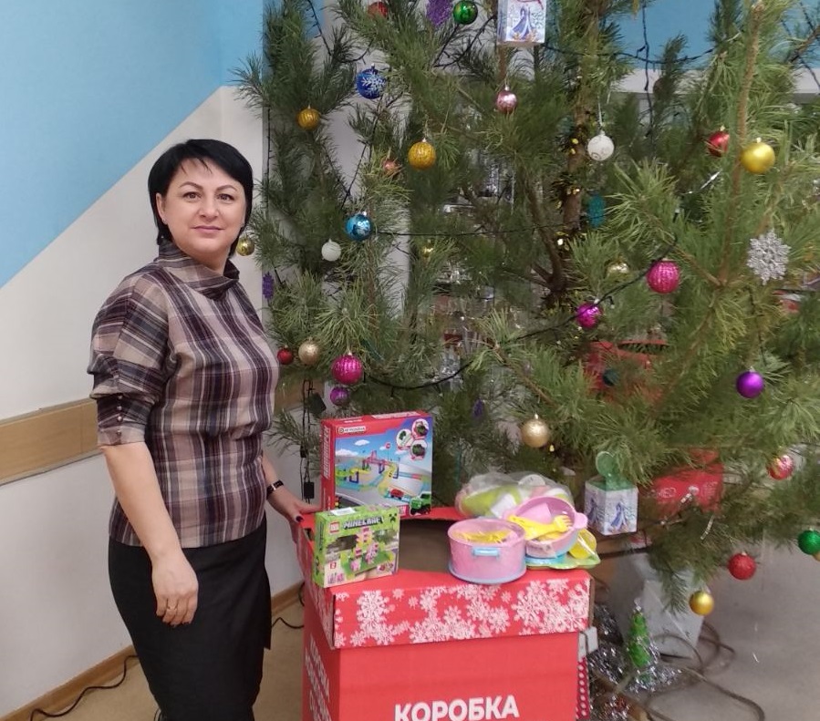 🎁 В акции «Коробка Новогоднего счастья» в Ставропольском районе Самарской области приняла участие Ольга Белякина и ООО "МСП Сервис" в лице Михаила Белякина и Андрея Храмова
#коробкановогоднегосчастья #ер63 #Ставропольскийрайон #ерпомогает #новости #цпги