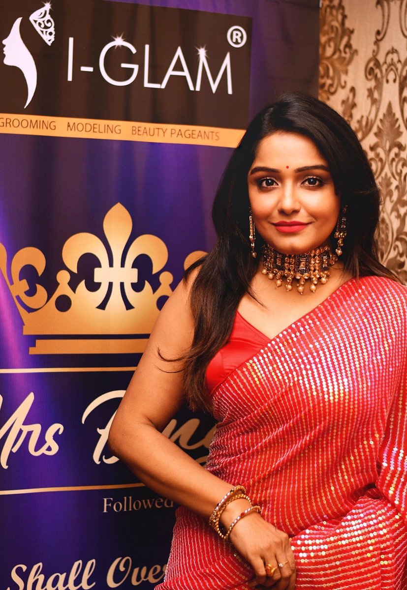 sayantani8's tweet photo. Iglam Rubaru MrsIndia Kolkata finale...
#lastsaturdaynight #iglam #rubaru #contest #iglammrsbengal #iglammrsindia2020 #jurymember #judgement https://t.co/NyQjEdii00