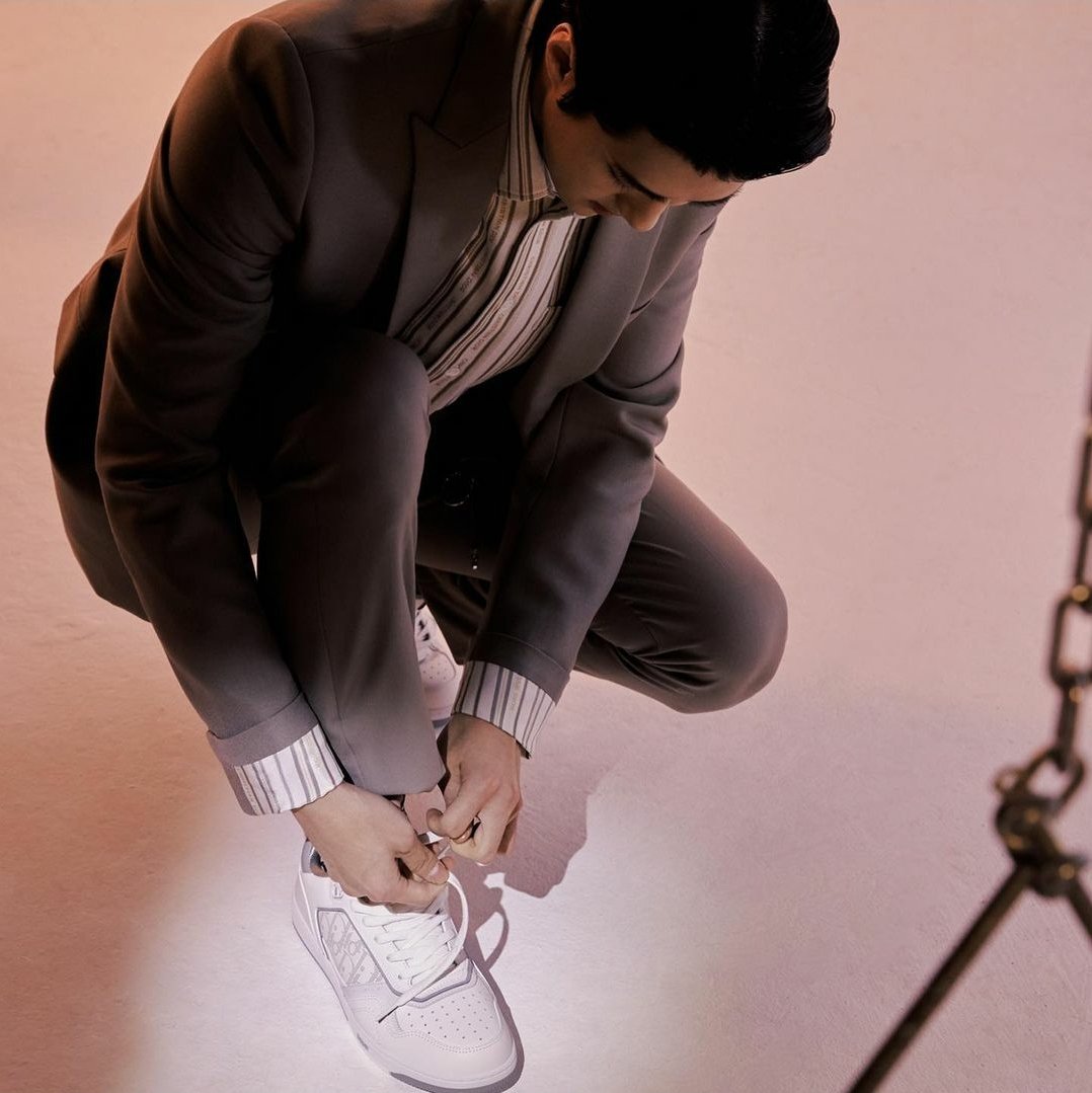 November 25~Sehun posted photos of himself wearing the new Dior B27 Sneakers  #SEHUN  #세훈  #엑소세훈