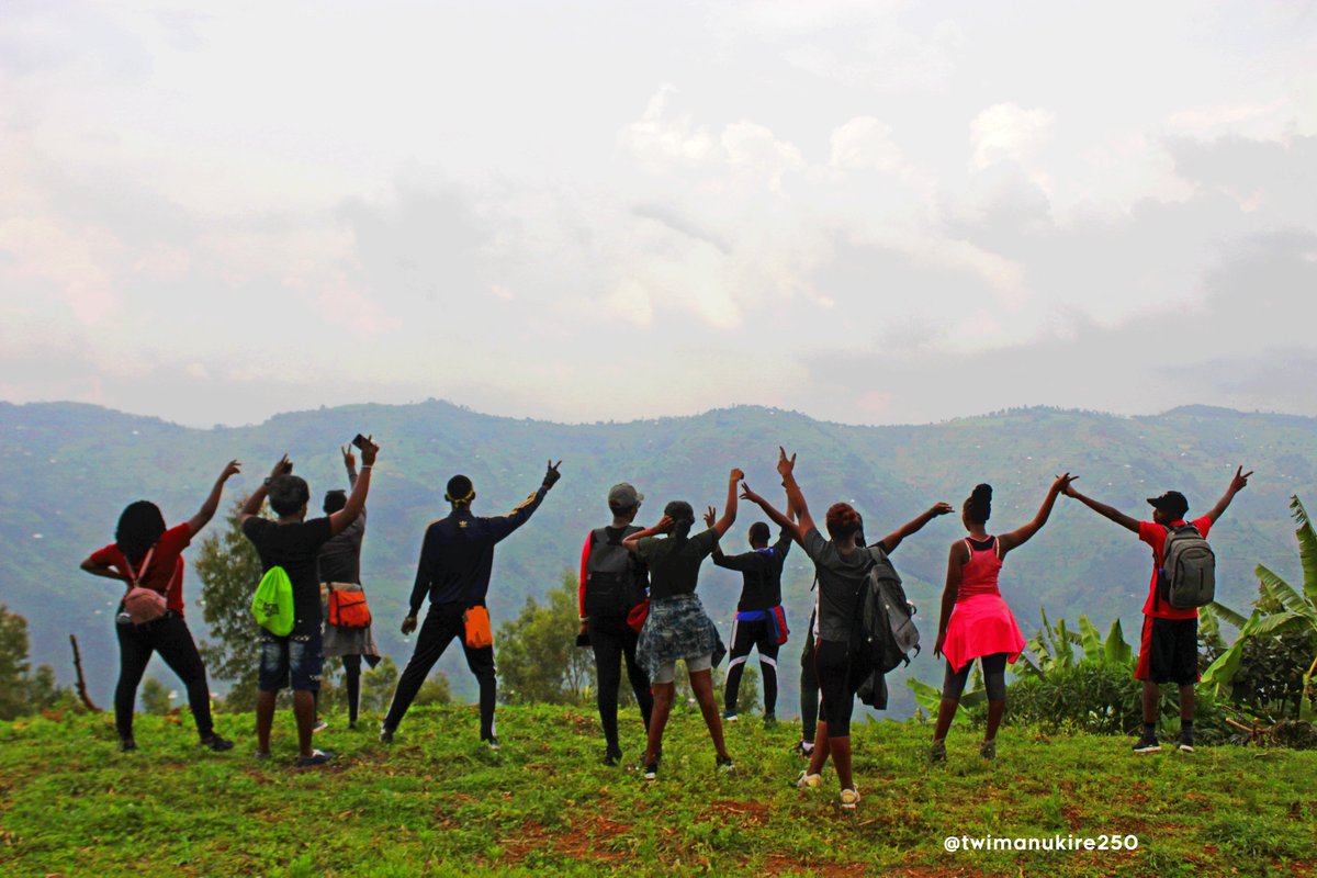 We love to explore the thousand hills of Rwanda.
#youthintourism #temberaurwanda #thousandhills #hiking #rwanda #visitrwanda #beautifullandscape #nature #naturelovers #rwandans #akandihike #twimanukire250 #ikazerwandatours