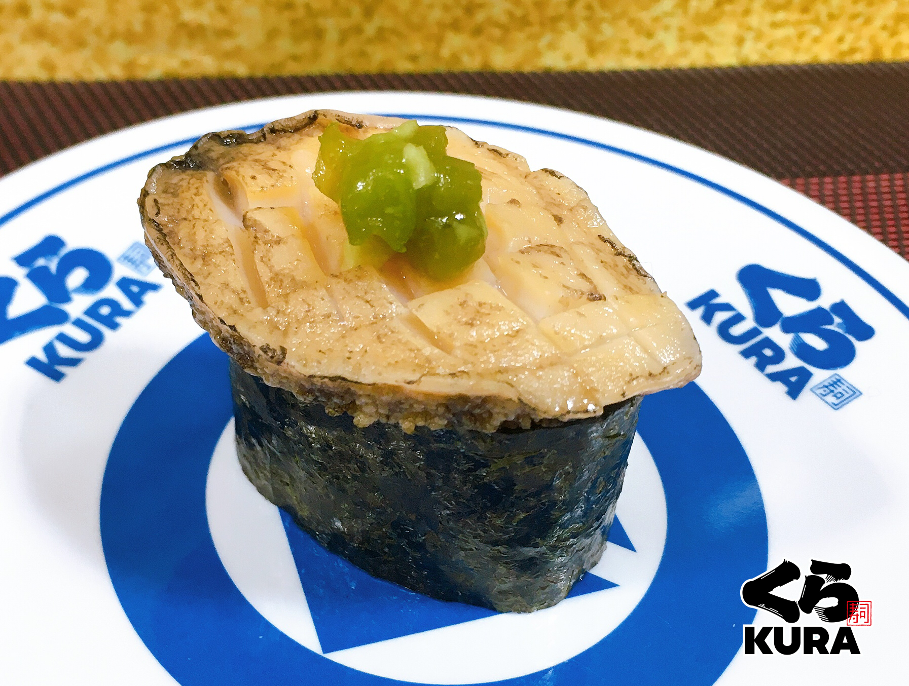 無添くら寿司 公式 あわびの美味しさがまるごと味わえる まるごとあわび あわび一匹そのままお寿司にしちゃいました コリコリの食感がたまらない 豪華で食べごたえ抜群の一皿だね 無添くら寿司 公式 あわびの美味しさがまるごと味わえる まるごとあわび あわび一匹そのままお寿司にしちゃいました コリコリの食感がたまらない 豪華で食べごたえ抜群の一皿だね
