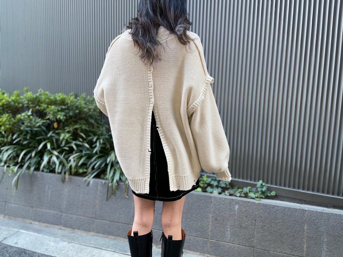 🖤再入荷アイテム🖤

︎︎︎︎☑︎2wayダメージニット
￥3.900+tax
color >>white black

前回大人気だったダメージニットが再入荷致しました🥺❤️
2Way仕様になっており前後どちらでも着用出来るようになってます！
ニットでもカーディガンとしても大活躍間違いなしです🥰🥰

#RASVOA #ニット