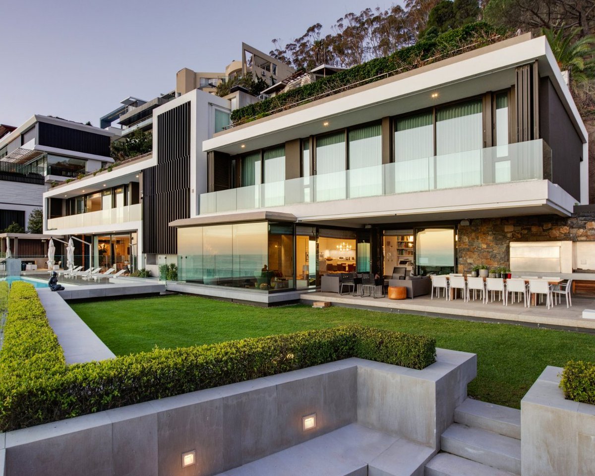 Have a spare R200 million lying around? Then this incredible listing situated on the country's most expensive road in Clifton, Cape Town might be the best Christmas for yourself!

Peek inside the most exclusive listing in SA here bit.ly/3hawncs