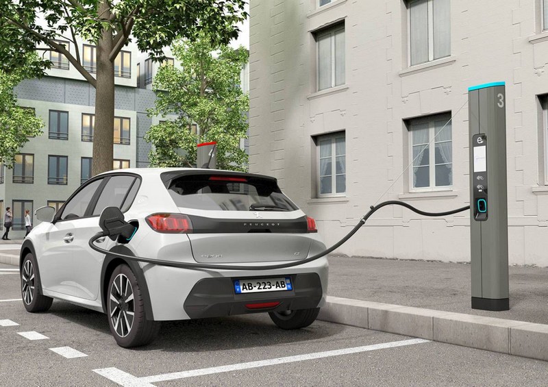 En Ile-de-France, les projets de déploiements de bornes de #recharge avancent à grands pas ! #Métropolis annonce l'installation de ses 1ères bornes à Rueil-Malmaison. Le consortium prévoit le déploiement de près de 5 000 points de recharge d'ici à 2022. ➡️ bit.ly/3pczzXU