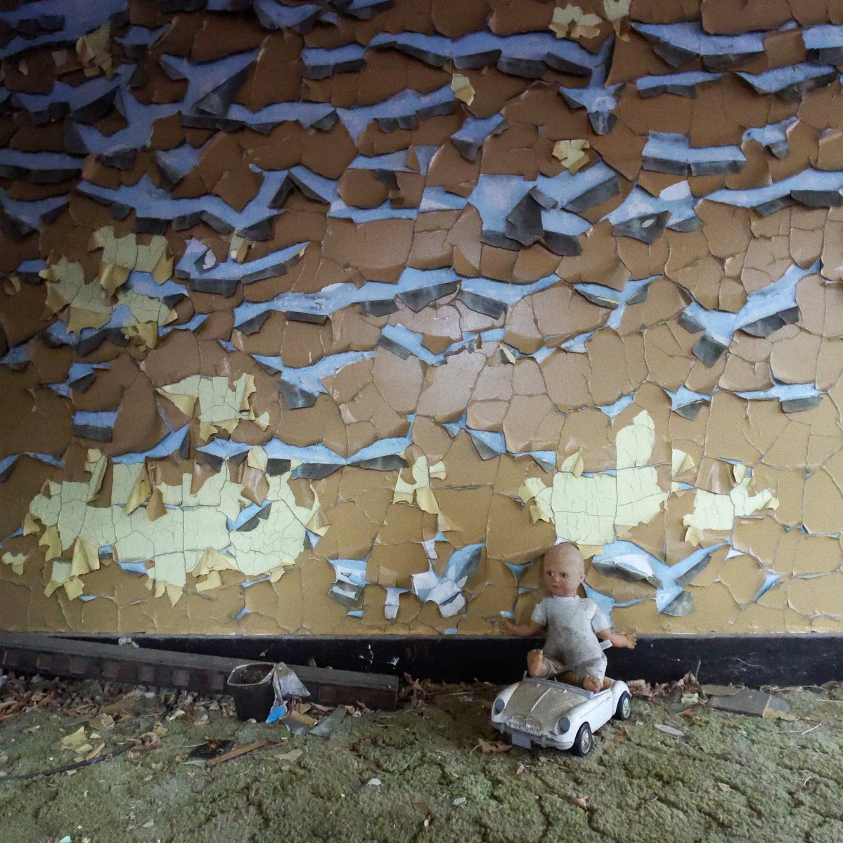 Lots of kids lived here.