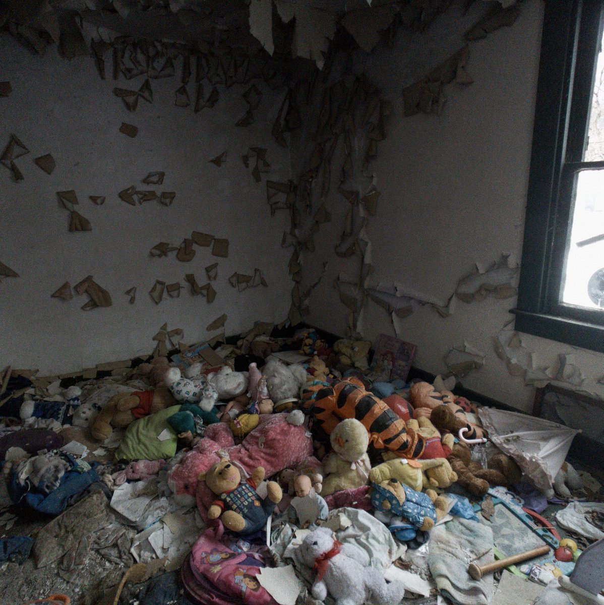 Lots of kids lived here.