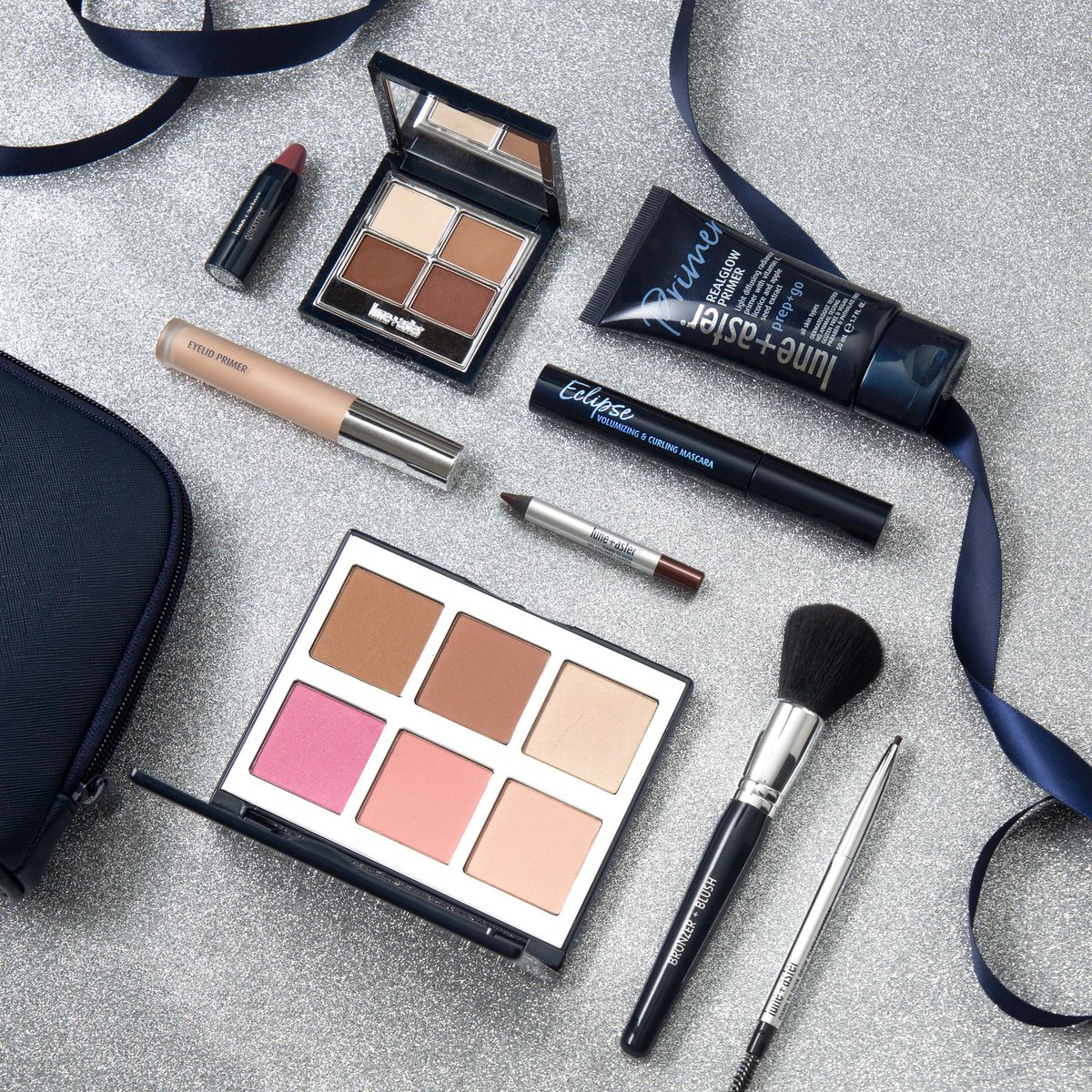This gift set has everything! 💯

Add the Fabulous in Five! Makeup Set Everyday Essentials Edition to your #holidayshopping list for the #beautyobsessed. 😍