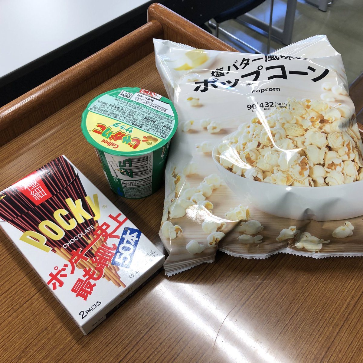 knuma's tweet photo. 授業に行ったらお誕生日祝われてびっくりありがとう https://t.co/Iie7yfNooM