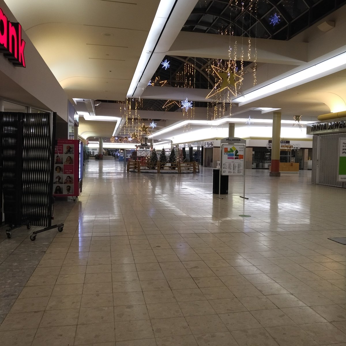 ShellyCanuck's tweet photo. Here is Millwoods Town Centre about 15 minutes before closing.  Almost all small stores closed, looks like only Shoppers may be open at the opposite end.  A year ago this would have been packed w/shoppers. How will we ever recover from this?
#smallbizcrisis #nohelpfromgovt https://t.co/ibfQEU9Gv3
