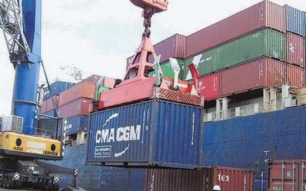 TopUniverseInc's tweet image. The Ministry of Ports formed a committee to examine the feasibility of making #containers in #Gujarat &amp;amp; developing it into a manufacturing hub for the #steelboxes that have become the global standard for #shipping a variety of goods.
 - Read here at: hellenicshippingnews.com/cargo-containe…