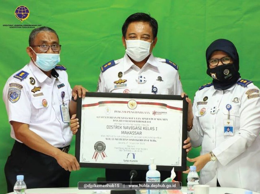 DistrikKendari's tweet photo. #KawanLaut 14 Unit Pelaksana Teknis (UPT) di lingkungan Kemenhub dianugerahi penghargaan pembangunan Zona Integritas 2020 dari Kementerian PAN-RB yang disaksikan secara virtual oleh Wakil Presiden RI, KH. Ma'ruf Amin, hari Senin (21/12) ini di Jakarta.
https://t.co/inRkNitJT7 https://t.co/wmX0prFlcl