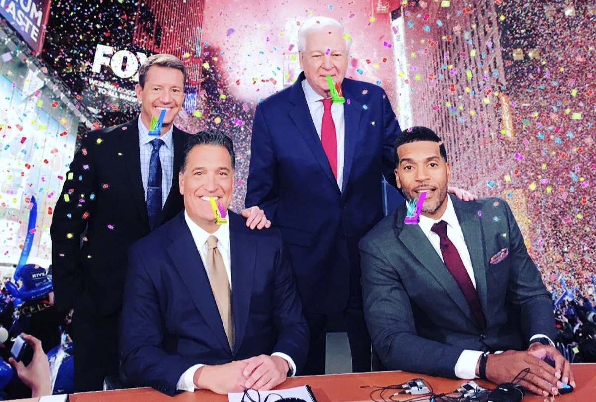 SteveLavin64's tweet image. Happy Holidays!🎄🎁🏀❤️🙏🏾#2021 #Cheers2GoodHealth #FreshStarts #Resets #NewMindsets #Listening #Kindness #Mindfulness #Graciousness #Tenderness #NewBeginnings