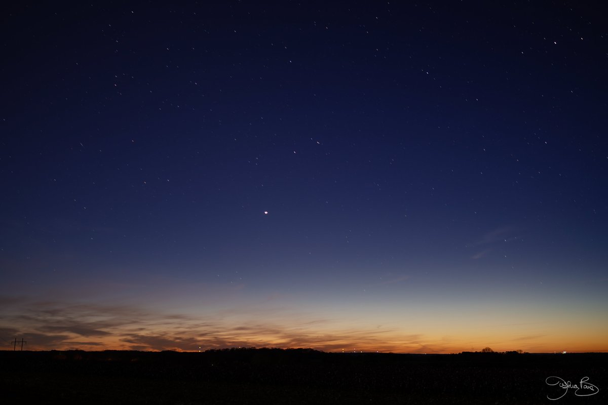 JoshuaBane's tweet photo. Wide shots of the #BigConjunction/#BethlehemStar 

@SonyAlpha a6600 24mm GM, 30" sec, ISO 100/50, f14
LR edits https://t.co/1tBRCHU8iN