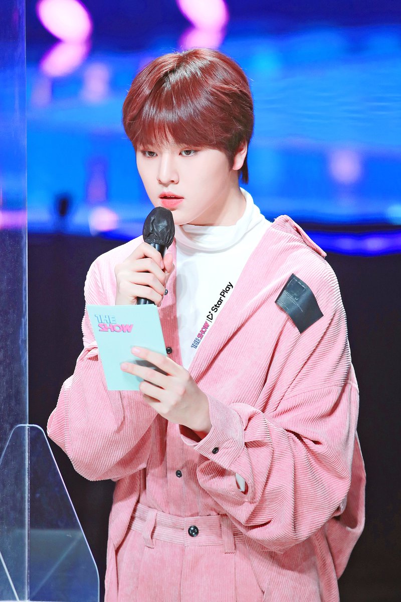 헉... 저 MC #도현 봐야하는데 초점이 안잡혀요!!! 심장이 너무 빨리 뛰어서 몸이 흔들려요😭

<a href="/BAE173_official/">BAE173</a> #남도현 #NAMDOHYON #DOHYON #스타플레이 #starplay #SBSMTV #더쇼 #gleammedia