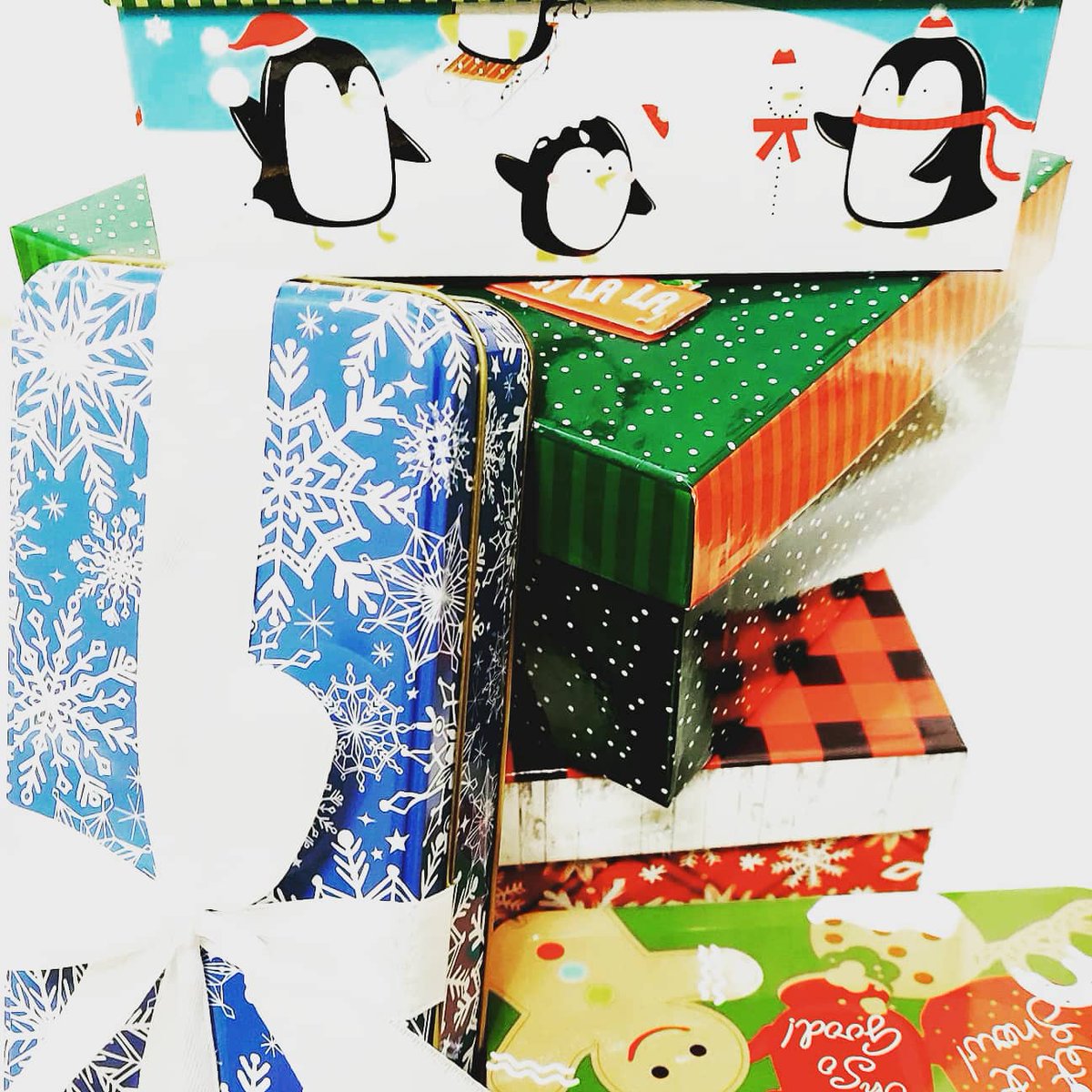 smallpawsatl's tweet photo. IT'S THE MOST PAWESOME 🐾TIME OF THE YEAR FOR SOME DOGGY DRIP. YOUR 🐕🐕‍🦺🐩🦮🐶 DESERVES SOMETHING FLY AND BEAUTIFULLY PACKAGED🎁🎀UNDER THE 🌲 AND YOU DESERVE TO GET IT AT A GREAT PRICE🤟🏾
https://t.co/Z3RMOciyNp 
#smallpawsatl #dogfashion #doggystyles #dogdrip #pawsome https://t.co/AsKL7xIj3k