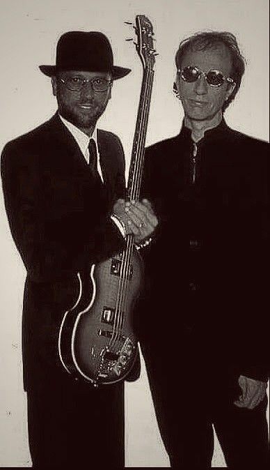  Happy birthday, Robin and Maurice Gibb 