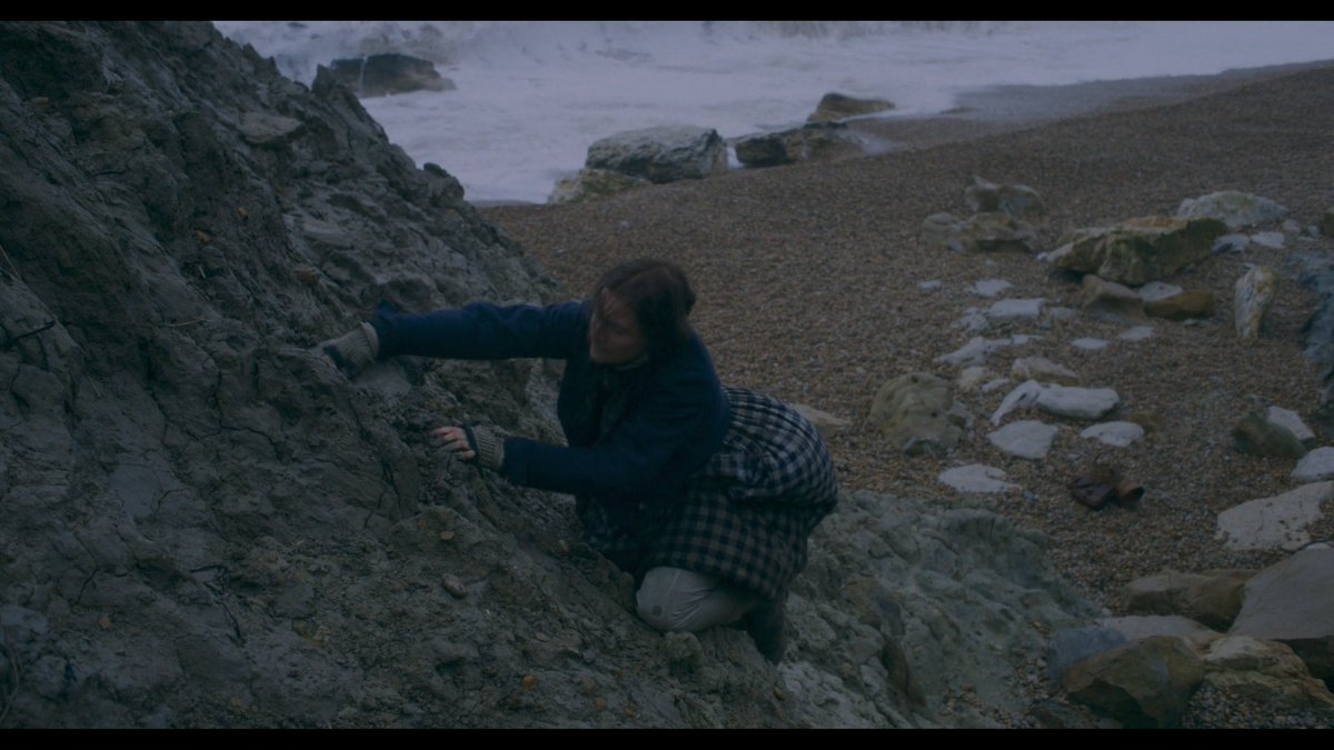 On the elements in  #Ammonite, Francis Lee  @strawhousefilms: "I am obsessed by gender & class & landscape." Visiting Lyme Regis, he was struck by its danger. He wanted to explore "landscape's effect on a character. How that might make her & form her both emotionally & physically."