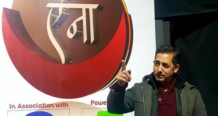 `म त लालिगुराँस भएछु´ पिता क्षेत्रप्रताप अधिकारीका शब्द गुनगुनाउंदै हुर्केको किशोर फिल्म पढेर बेलायतबाट फर्केर बन्यो फुटबल खेलाडी, प्रस्तोता,`रोडिज´ पछि `ऎना´ निर्देशक l

द्वन्द्वको वातावरणमा पनि शान्तसंग `ऎना´ निर्माणमा कुशलता कामना सहित मित्र अमनप्रतापलाई… *Happy birthday*