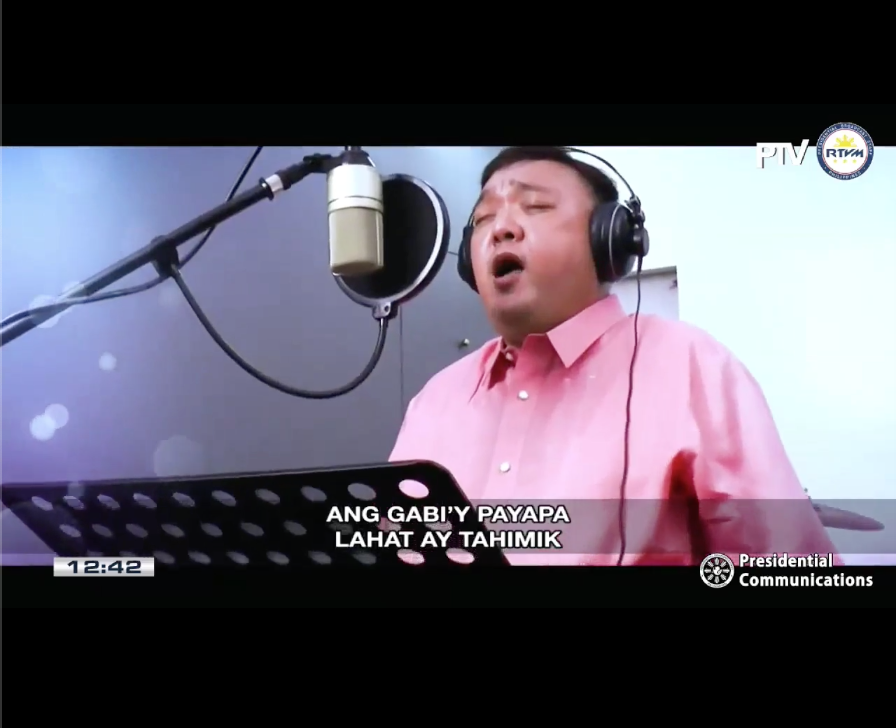 newswatchplusph's tweet photo. Roque presents a music video where he is singing "Payapang Daigdig" https://t.co/aXnoGXGgiT