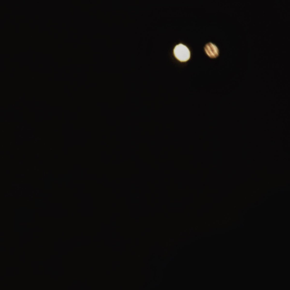 earth_stem's tweet photo. Glad to have a chance to see #thegreatconjunction of #saturn and #jupiter tonight - the ”#christmasstar”. #jupitermeetssaturn #astronomical #nightsky #stem #space #LosAngeles #angelescresthighway #laplsteam https://t.co/26nNr0tRj6