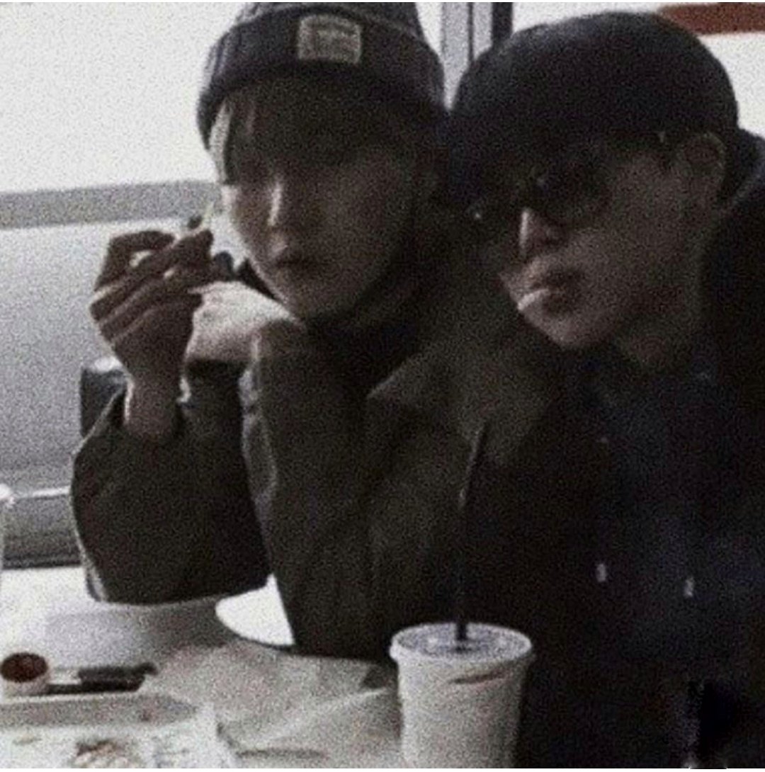 Even on busy schedules, Yoongi make sure to take jimin on dinner dates...!!
