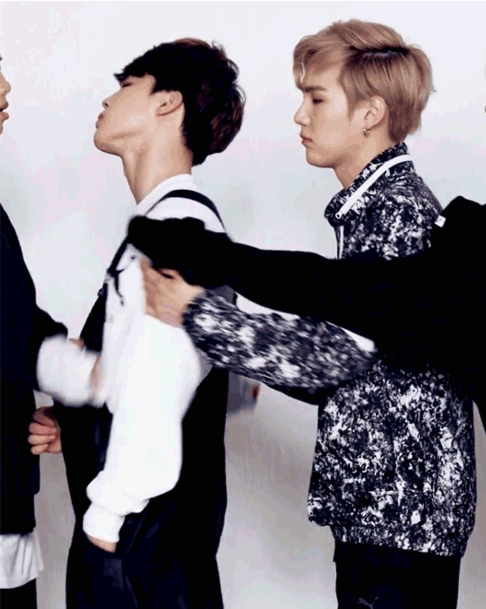 Yoongi always want jimin to look at him... yoongi dosen't even care his ex hobi standing behind him...!