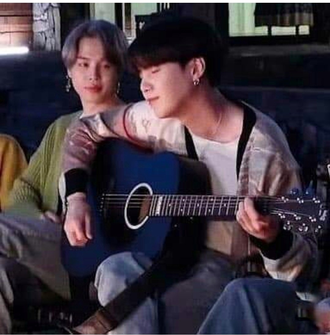 Yoongi play guitar and sing for jimin when he feel sad.