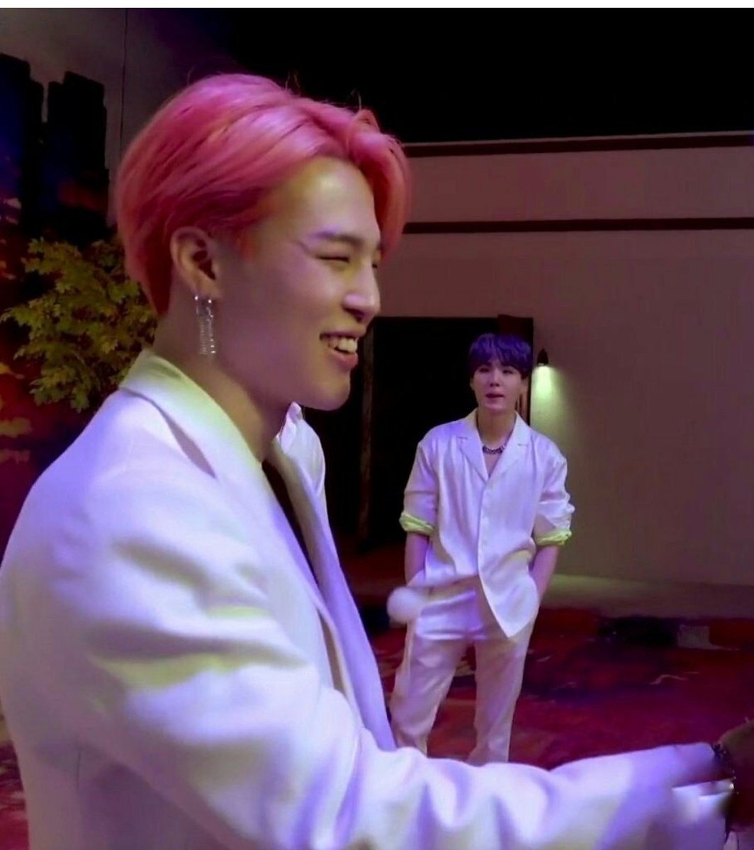 Yoongi love to check out jimin secretly...
