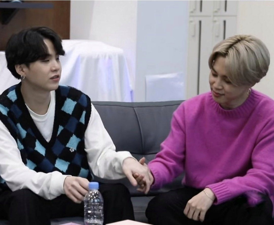 Yoonmin hold hands to comfort each other.