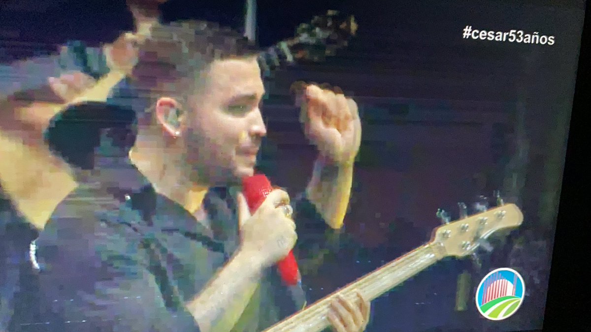 Javierpereznav's tweet photo. #Cesar53Anos lo de este señor del canto es para mandar a enmarcar!!!
Qué gran concierto💯💯 https://t.co/gOv5FyrAjS