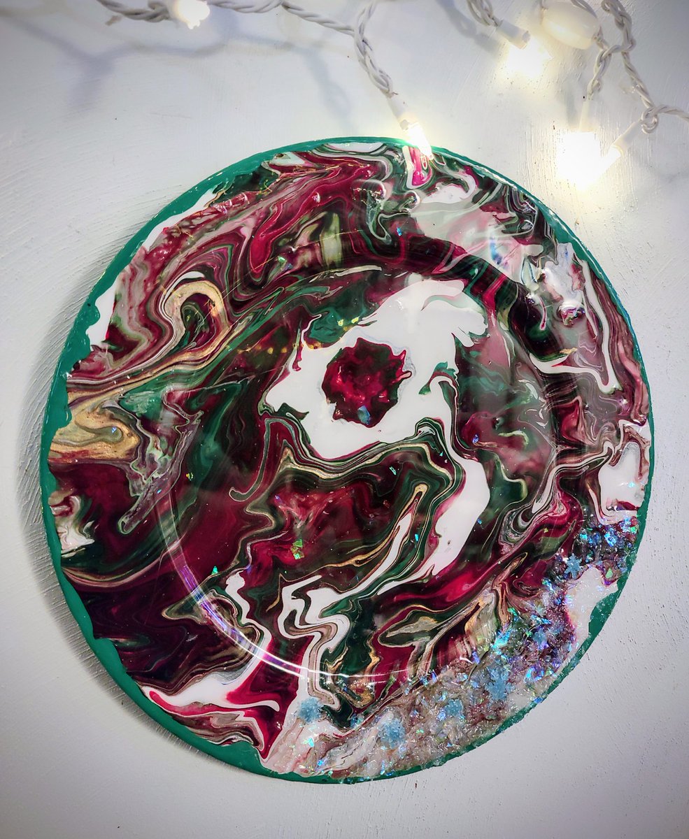 TreeHouseArtist's tweet photo. Beautiful new additions to our shop include repurposed glassware, handmade jewelry, and custom Christmas ornaments!

https://t.co/eMQR5YWGOI

#holidayshopping #SmallBusiness #ArtistOnTwitter #etsyshop #EtsySeller https://t.co/lE7CZQ3GaK