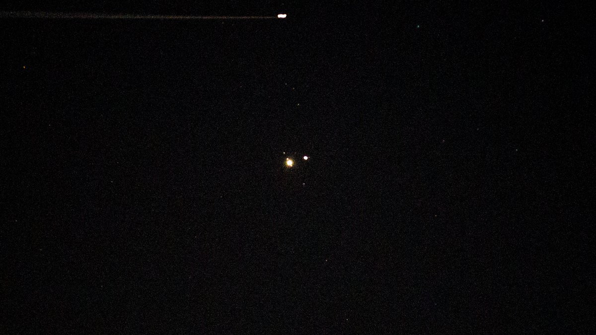 TPressleyJ's tweet photo. #Conjunction2020 (That's an airplane at the top!)

Shot on: Canon EOS 6D
ISO: 12800
Aperture: f/2.8
Shutter Speed: 1/8 sec.
Focal Length: 200 mm https://t.co/W0usVslmf8