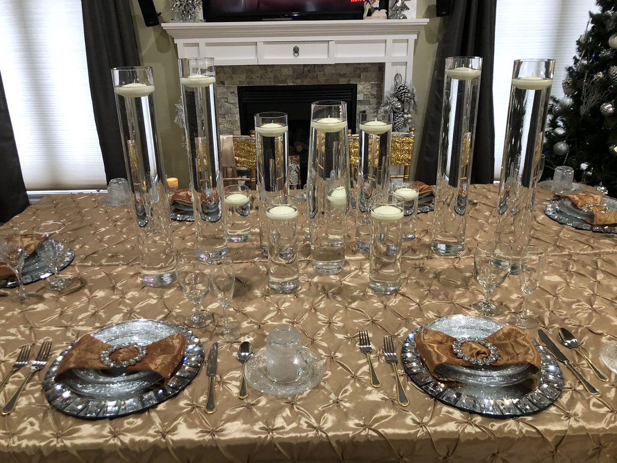 Private Birthday Dinner.           
                          ❤️❤️❤️❤️❤️

#ExceedingExpectations #eleven11events #tablesetting #tablescapes #surprise #chiavarichairs #thronechairs #lovewhatido