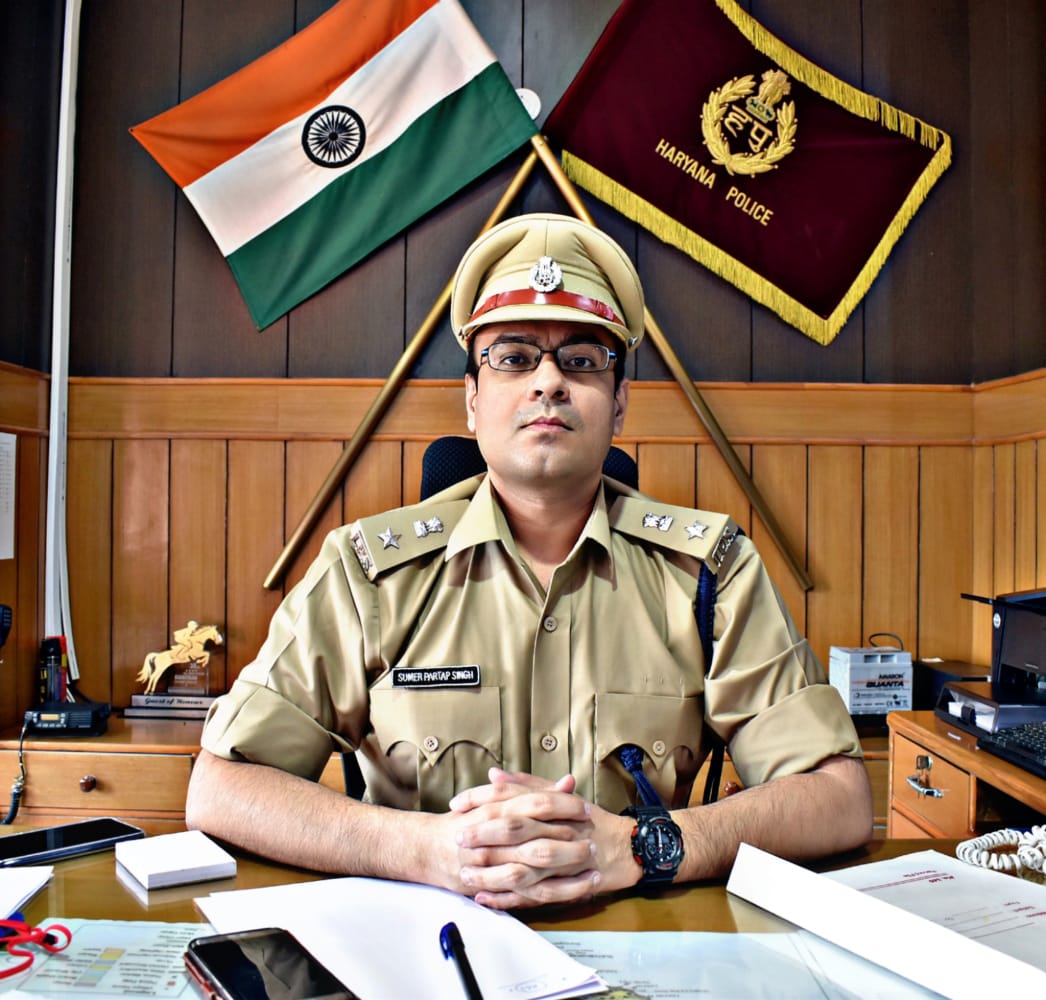 BhiwaniPolice's tweet photo. पुलिस अधीक्षक भिवानी श्री सुमेर प्रताप सिंह  भा0पु0से0 ने नागरिकों को आधार सक्षम भुगतान प्रणाली (AePS) से होने वाली धोखाधड़ी से अवगत किया है।@anilvijmister @igrohtak @police_haryana https://t.co/xBzF3HQhwW