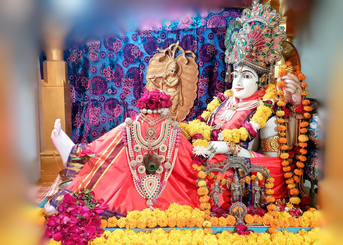Somnath_Temple's tweet photo. श्री भालका तीर्थ (कृष्ण धाम), प्रभासक्षेत्र - गुजरात (सौराष्ट्र)
दिनांकः 22 दिसंबर 2020, मार्गशीर्ष शुक्ल अष्टमी -  मंगलवार
मध्याह्न शृंगार
12203405 https://t.co/LUDl5St60s