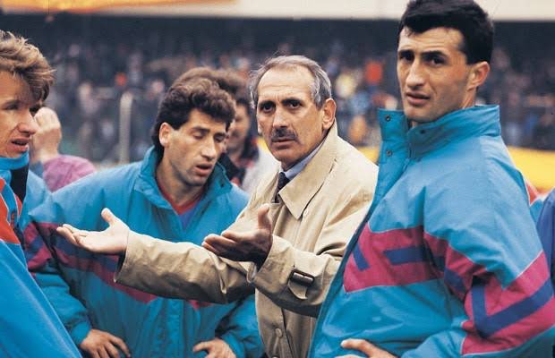 Ayhan19Karaca's tweet photo. Türk futbolunun ve Trabzonsporumuzun eski başkanı, efsane #ÖzkanSümer’e Allah’tan rahmet, başta ailesi olmak üzere yakınlarına ve sevenlerine başsağlığı diliyorum. https://t.co/hY20qnfdxh