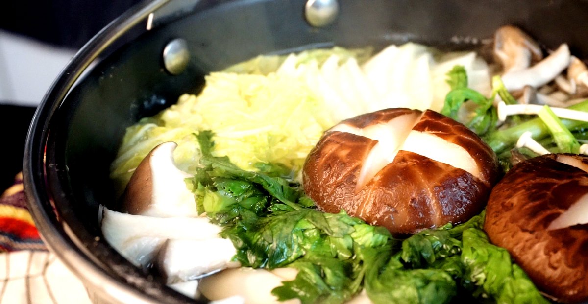 CookKim14's tweet photo. https://t.co/qsI2Uh5x1O
ポカポカ!! 冬の料理 キノコ鍋, 따듯한 겨울 요리 버섯전골
#버섯전골 #만가닥버섯 #버섯전골레시피 #만두버섯전골 #버섯전골소스 #맑은버섯전골 #キノコ鍋 #きのこ鍋の作り方 #キノコ鍋の作り方 #冬の料理 #MushroomHotpot #mushroomhotpotsoupbase #mushroomhotsoup https://t.co/aeh2oyIiDt
