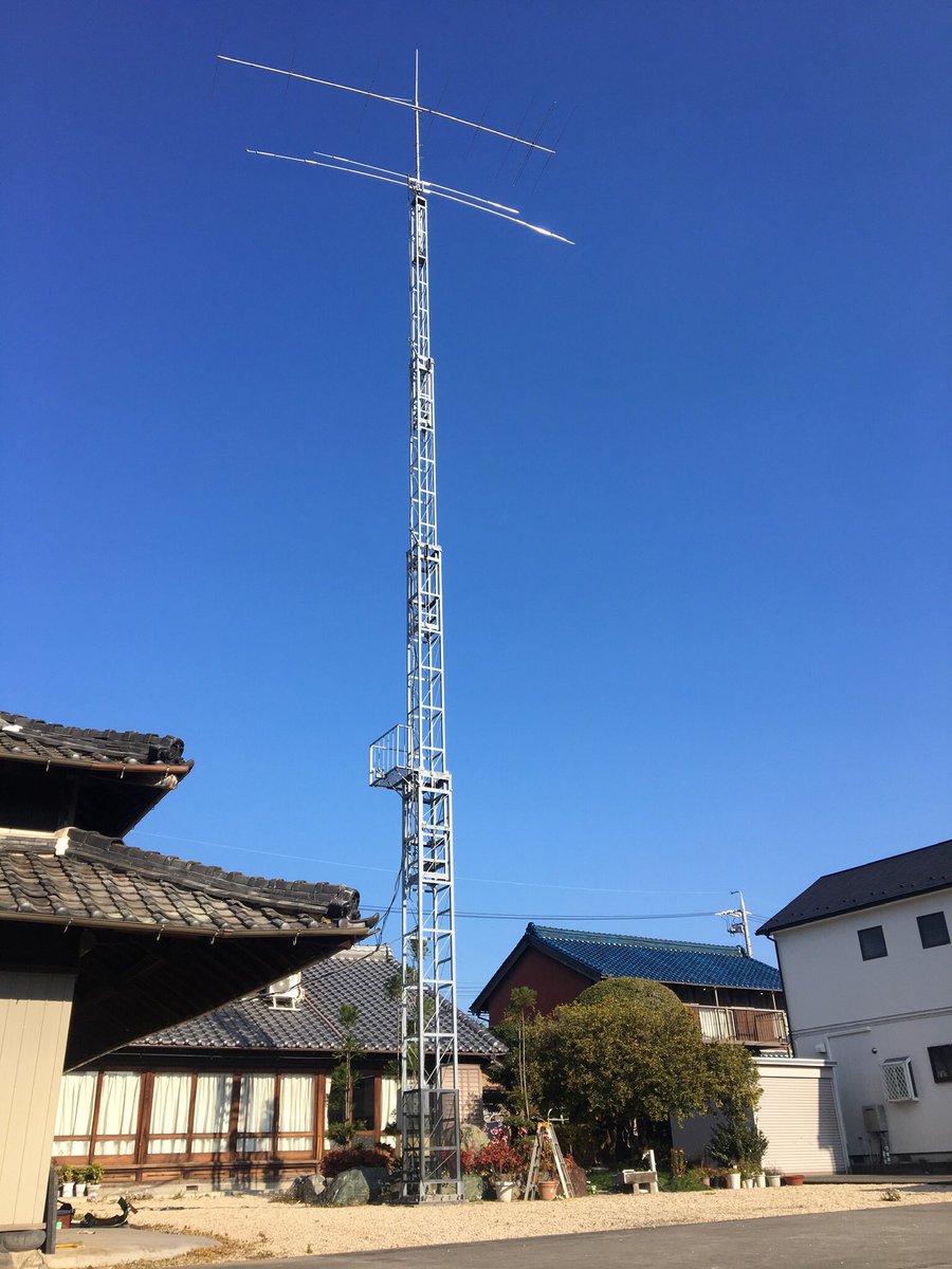 kinkansan's tweet photo. やっとHF帯のアンテナを上げました。ミニマルチのMDP7です。7MHzから28MHzまでカバー。1人で設置は時間がかかりましたが、全バンドSWR1.1以下に収まりました。上段の8エレは50MHz、GPは50、144、430MHzです。
#ミニマルチアンテナ
#MDP7
#アマチュア無線 https://t.co/73Q5gqFGQX