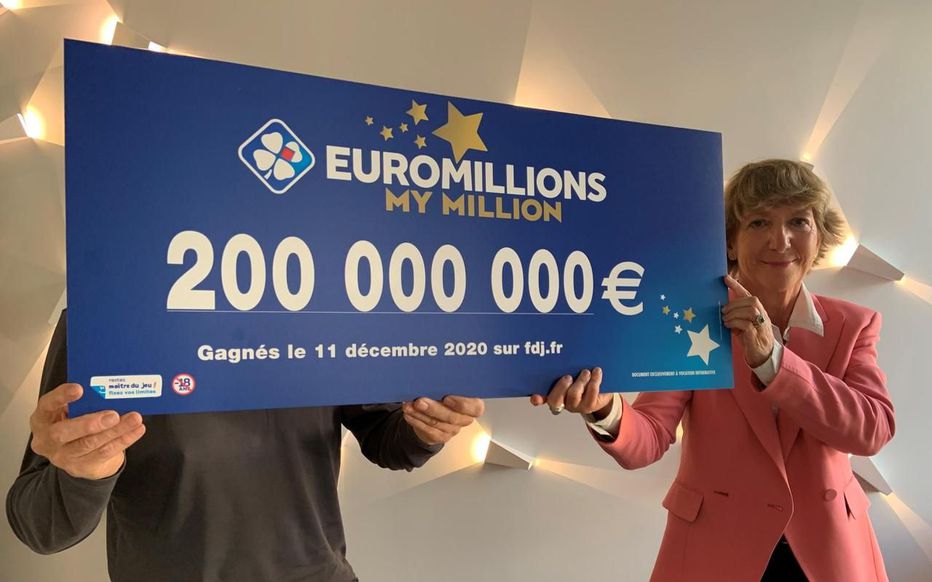 le_Parisien's tweet photo. #EuroMillions Le gagnant du jackpot de 200 millions d’euros veut aider les hôpitaux. Il a ainsi prévu de créer  une fondation et faire des dons aux établissements hospitaliers

https://t.co/6VUXeZb6Rb https://t.co/toGDtTJnQJ