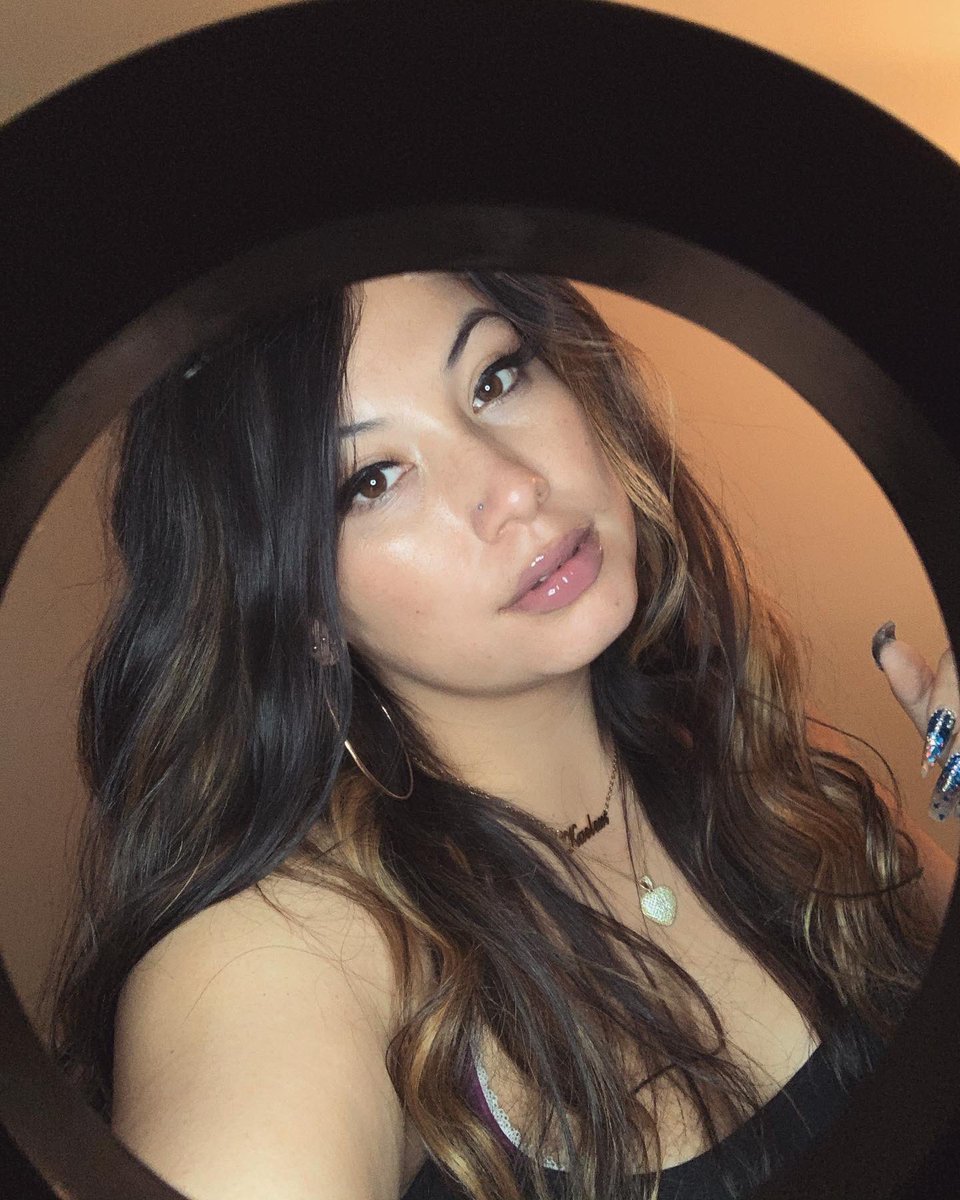 VanaBreezy's tweet photo. hey Twitter https://t.co/zvhwWR2oib